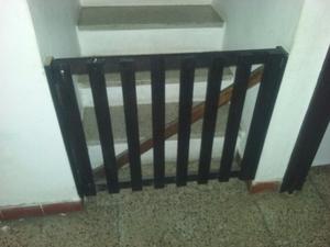 PUERTAS DE MADERA PARA ESCALERA