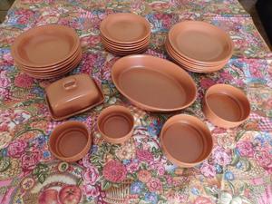 Vajilla de cerámica marrón