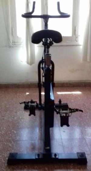 Bicicleta Fija para uso Profesional (gym, spinning, etc) y
