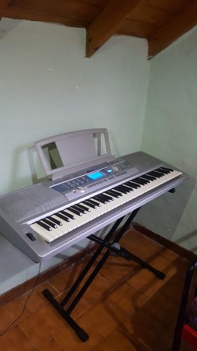 Teclado Yamaha Portable Grand Dgx 200