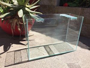 Vendo pecera de vidrio de 35cm x 50 cm