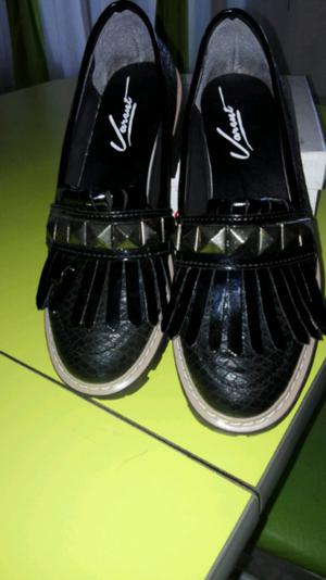 Zapatos negros nuevo