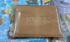 Billetera de cuero marca boss. Nueva. Es un local.