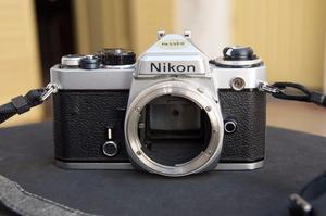 Camara Nikon FE 35mm mas correa original