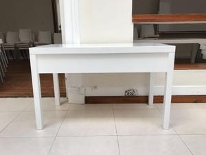 Mesa laqueada blanca