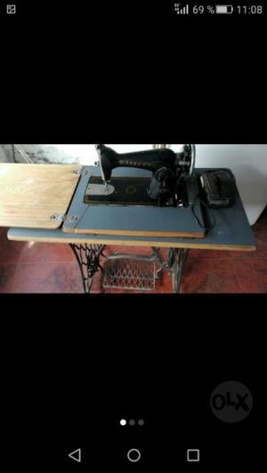 Máquina de coser con motor
