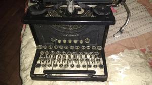 Máquina de escribir vintage funcionando