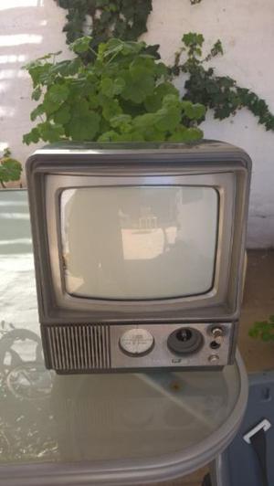 Televisor a color para 12 VOL