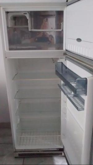 Heladera con freezer Gafa