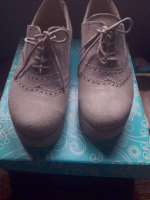 Zapatos con cordones