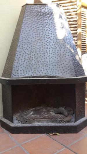 Hogar a leña con chimenea