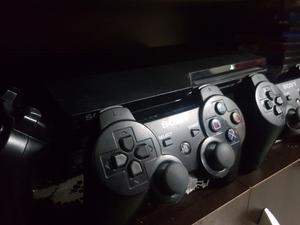 Playstation 3 en muy buen estado de 320gb con 3 joystick