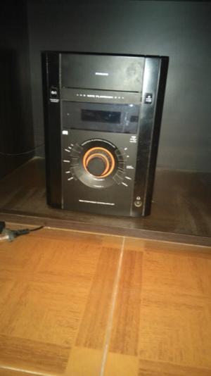 Minicomponente Philco con lectora de CD, usb y Aux.