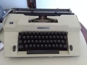Máquina de escribir Remington 55 L (semi nva.) $ .-