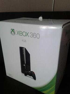 XBOX 360 E 4GB