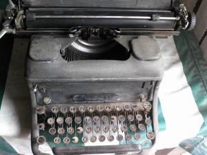 antigua maquina de escribir remington