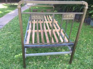 Cama de bronce Antigua