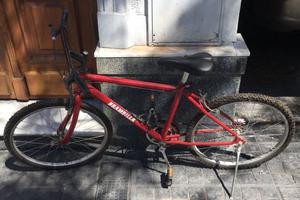 Bicicleta color rojo