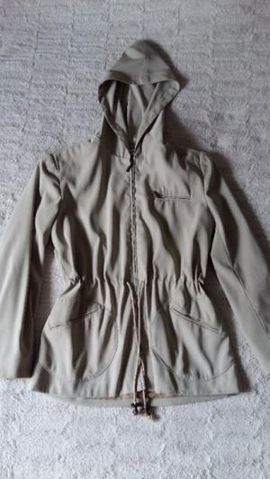 CAMPERA IMPERMEABLE DE MUJER TALLE L IMPORTADA