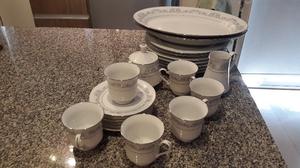 Vajilla de porcelana platos y tazas
