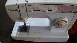 vendo maquina de coser. singer florencia 65