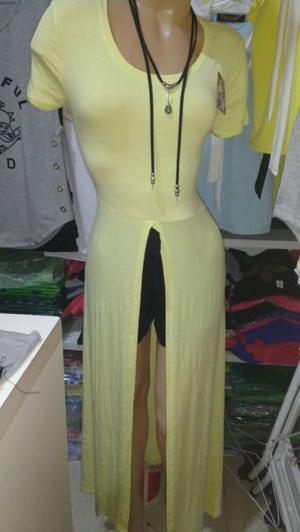 Vestido con tajo