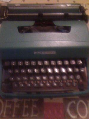 maquina de escribir olivetti