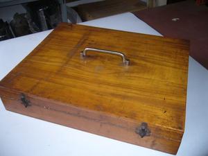 Caja Antigua De Madera Para Guarda Al Resguardo De Humedad.