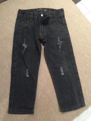 Dos jeans de niño