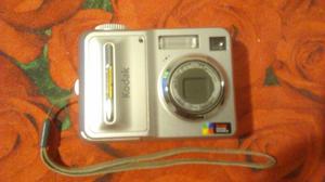 Camara digital Kodak y tarjeta memoria 256MB