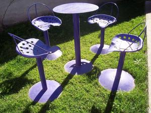 Vendo Juego de MESA y 4 asientos de Jardin (usado)