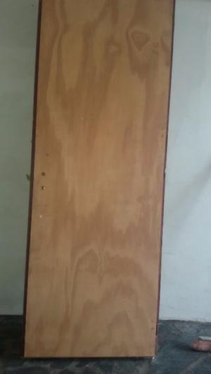 Vendo puerta placa de pino de 1.90 mt. x 0.70..sin uso