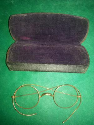 Antiguos anteojos lentes quevedos