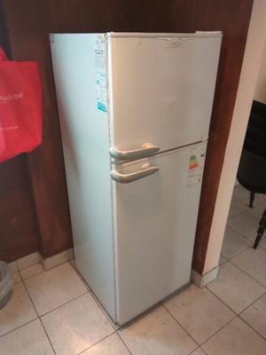 Heladera Briket con freezer $