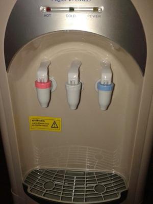 Mini Dispenser Tres Temperaturas P/ Botellon C/motocompresor