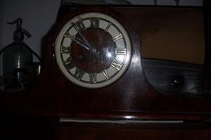 reloj antiguo de mesa