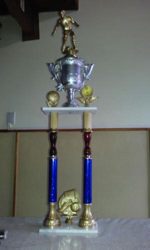 trofeo de futbol de 83 cm de alto