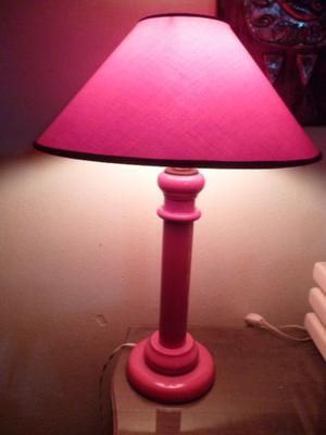 Lámpara de mesa, toda rojo intenso,madera maciza laqueada