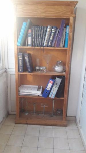 SE VENDE BIBLIOTECA