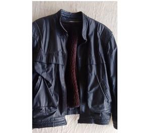 CAMPERA NEGRA DE CUERO CON PIEL DESMONTABLE