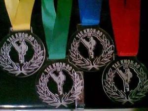 Medalla Acrilico Taekwondo Con Cinta 5 Cm M6
