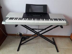 TECLADO CASIO WK220. IMPECABLE. + SOPORTE + PEDAL +