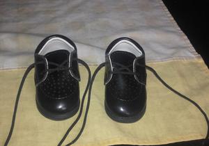 Zapatos acharolados negro de vestir bebe talle 19