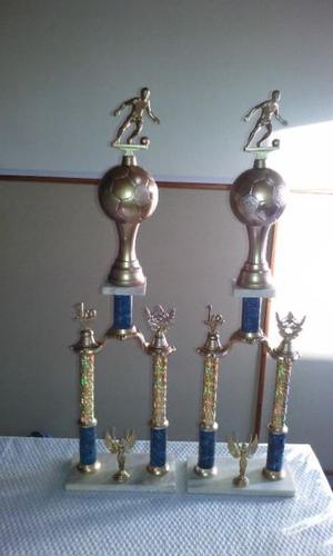 trofeos de futbol de 70 cm de altopor c/u $600