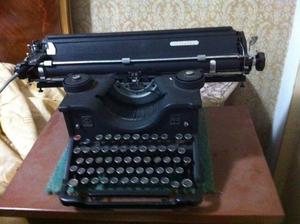 Máquina de escribir antigua Olivetti M40