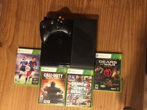 VENDO Xbox 360 con 4 juegos originales y un mando