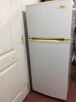 Heladera con freezer marca sigma