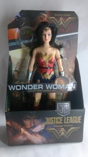 Mujer Maravilla/ Wonder Woman 34 cm