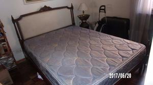 cama doble colchon y mesas de luz