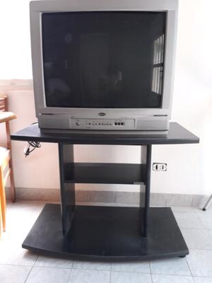 Televisor con mesa